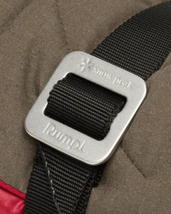 Snow Peak SP X Rumpl Nanoloft® Takibi Blanket In Pro 17 Snow Peak SP X Rumpl Nanoloft® Takibi Blanket In Pro -Snow Peak Shop 20240718 19 Rumpl 00191 SnowPeakTakibi Buckle HR UPDATED png
