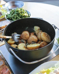 Snow Peak Cast Iron Oven 26cm 23 Snow Peak Cast Iron Oven 26cm -Snow Peak Shop cast iron oven cs 520 lifestyle 11