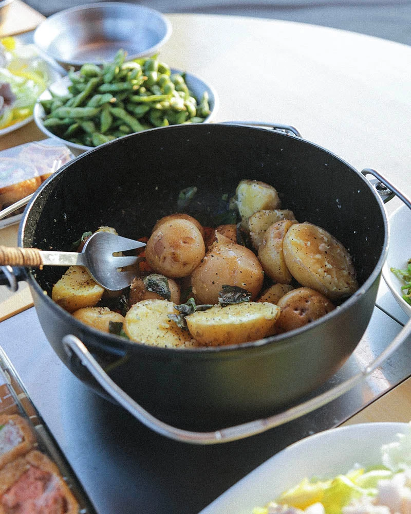 Snow Peak Cast Iron Oven 26cm 13 Snow Peak Cast Iron Oven 26cm - Image 11