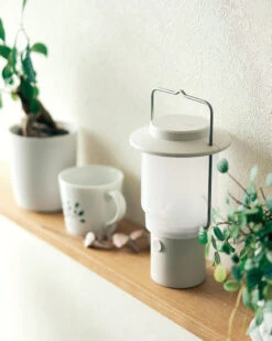 Snow Peak Home & Camp Lantern -Snow Peak Shop es 080 bk lifestyle 11